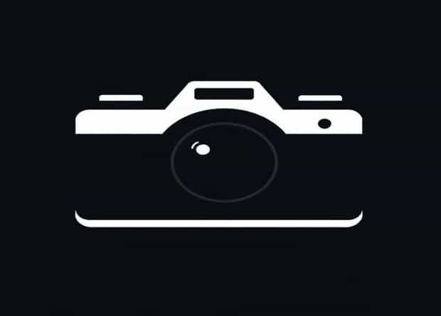 Camera Auto Fata Spate